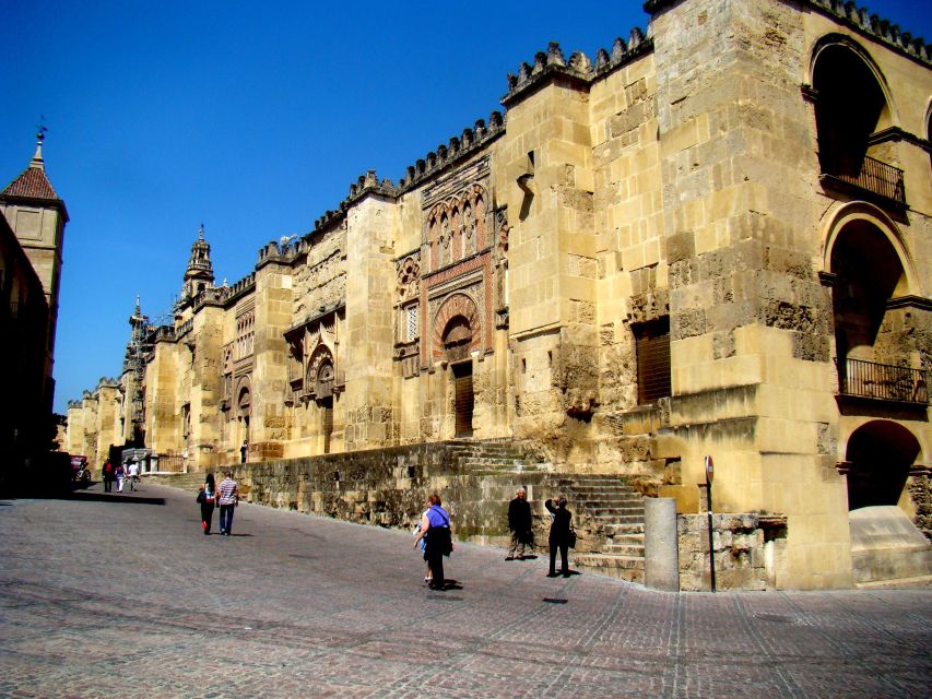 Cordoba: Bike Tour (E-Bike Available) - E-bike comfort and what’s included for a smooth ride