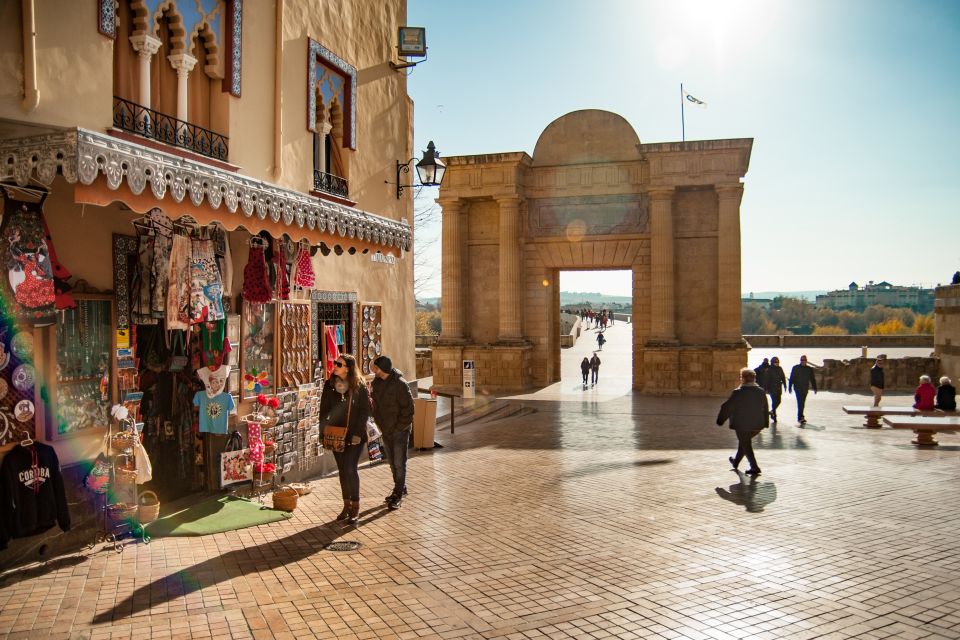 Córdoba: City Sightseeing Hop-On Hop-Off Bus Tour - Comfort, heat, and where to sit so you enjoy the ride