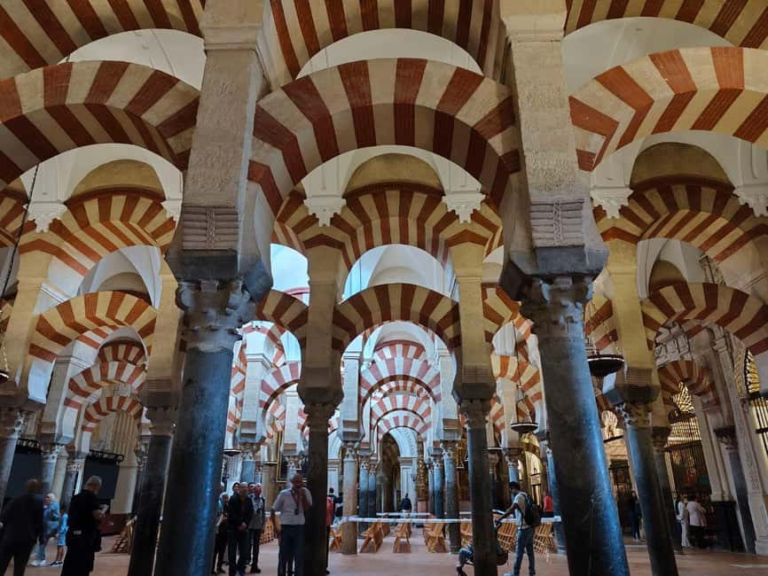 CÓRDOBA: Guided tour of the Mosque-Cathedral IN SPANISH WITH TICKETS - Patio de los Naranjos: where the story begins