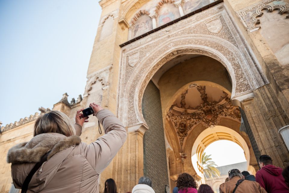 Cordoba: Jewish Quarter and Mosque-Cathedral Guided Tour - Meeting in the historic center: your starting point and timing