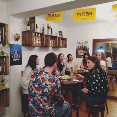Córdoba: Local Wine Tasting Evening - The one-hour flow: 4 wines, 4 tapas, and a clear point