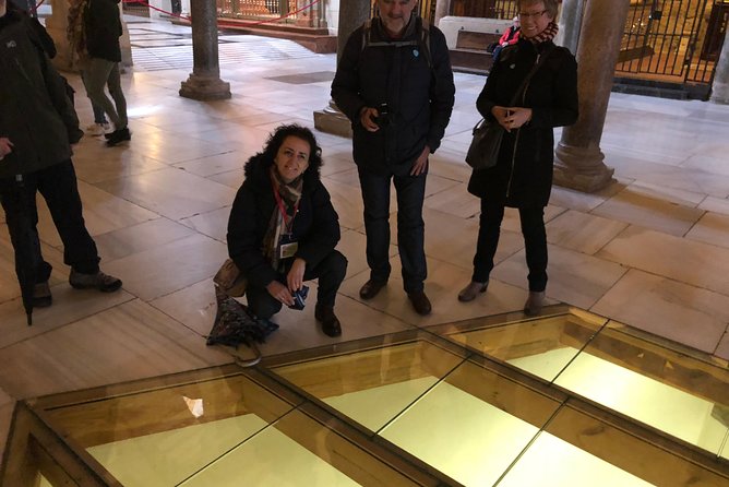 Cordoba Monuments Intensive Tour in English Tickets included - La Judería lanes: getting your footing in the Historic Center