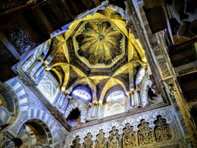 Córdoba: Mosque-Cathedral & Alcazar Guided Tour - Mosque-Cathedral of Córdoba: Reading the Columns and the Reconquest Shift