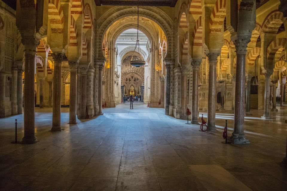 Córdoba: Mosque-Cathedral Guided Tour - Where Islamic design meets Christian chapels