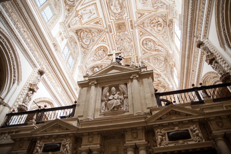 Córdoba: Skip-the-Line Great Mosque-Cathedral History Tour - Audio receivers: how you hear the guide in a big stone space