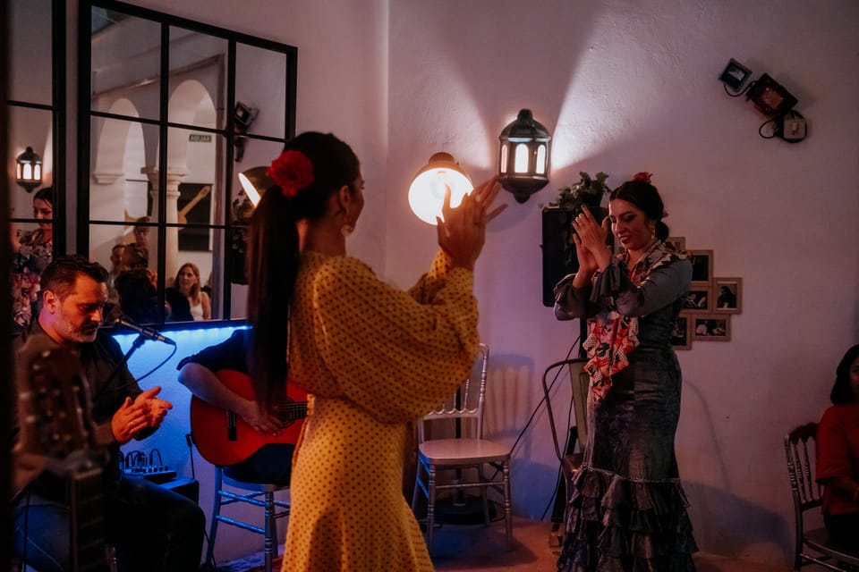 Córdoba: Tablao Flamenco at Doble de Cepa with Optional Meal - Córdoba’s Judería Location: Why this flamenco is easy to fit in