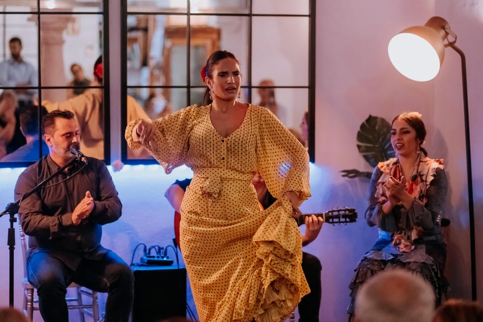 Córdoba: Tablao Flamenco at Doble de Cepa with Optional Meal - Taberna Doble de Cepa inside: Two floors and an air-conditioned patio stage