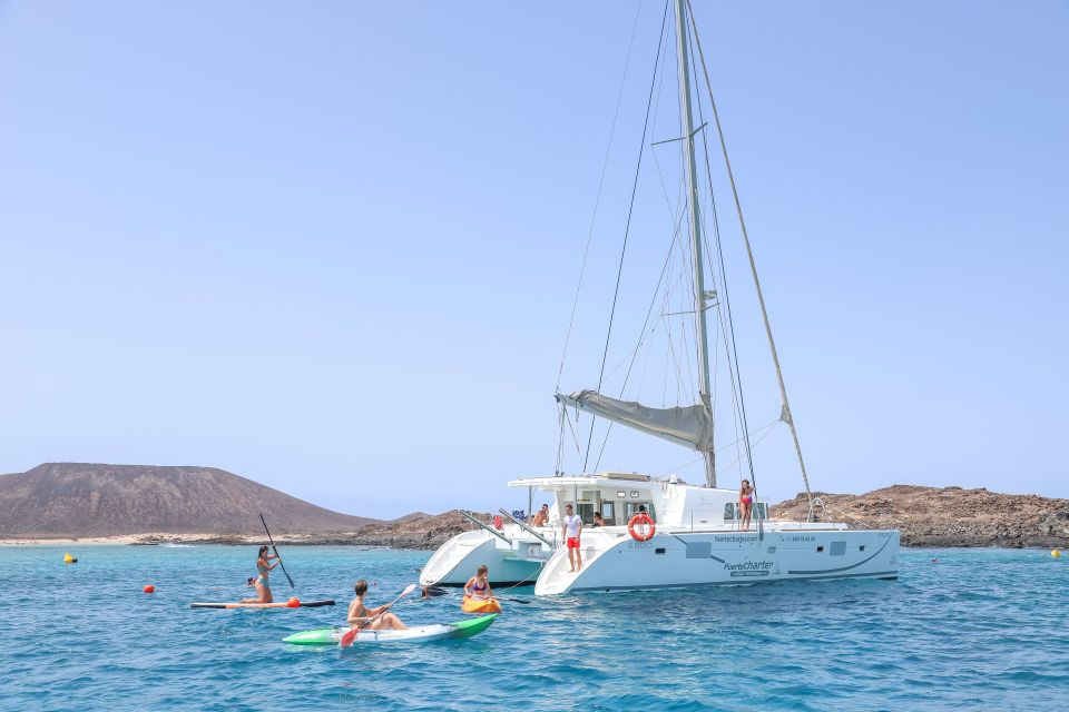 Corralejo: Adults-Only Catamaran Day Trip to Lobos Island - Corralejo to Lobos: what the adult-only catamaran really buys you