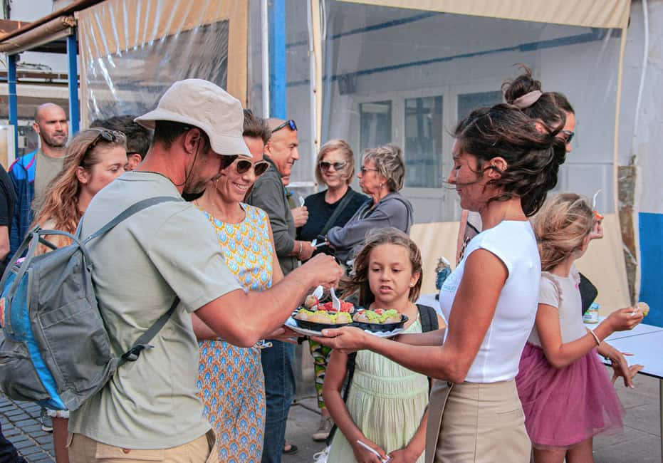 Corralejo: Walking tour with tastings of local products - Avenida Grandes Playas to Avenida Nuestra Señora del Carmen