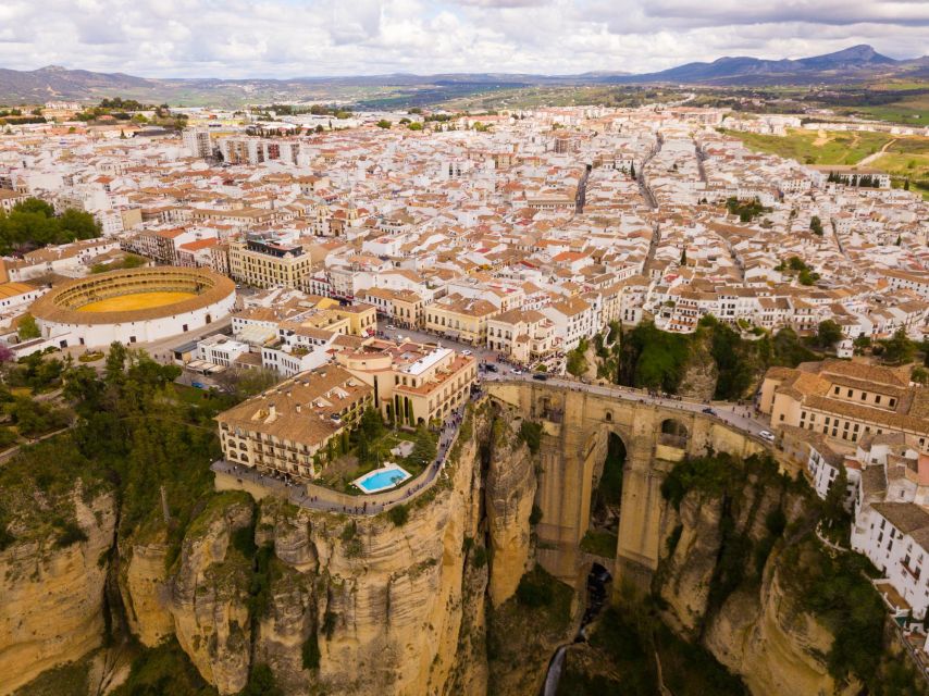 Costa del Sol: Day Trip to Ronda and Setenil - Setenil de las Bodegas: why these white houses feel unreal