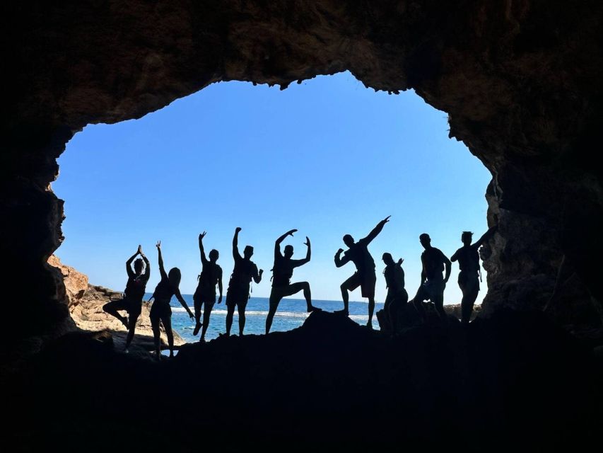 Dénia: Cova Tallada kayak trip - The first paddling stretch: photo stops that guide your eyes