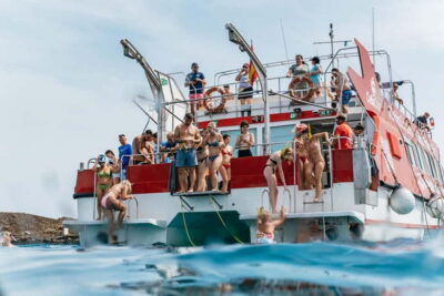 Desde Corralejo: Lobos Island Ferry with Optional Transfer - Your day on Lobos Island: freedom beats a rigid plan