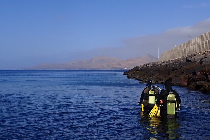 Discover Scuba Diving in Lanzarote (Costa Teguise) - Shallow training at 3–5 meters: why the depth limit helps