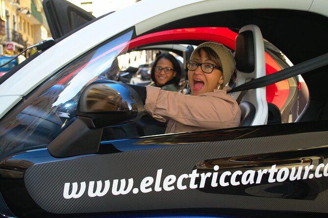 Discover the Treasure Cave: Unique Electric Car Tour in Málaga - Back to the center: bohemian streets, La Manquita, and a free museum stop