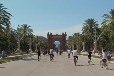 E-Bike Barcelona Highlights & Park Guell in Small Group - Starting at Plaça Reial: where the ride begins