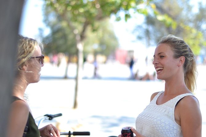 E-Bike tour in Barcelona with English Guide - Cruising with traffic awareness: what you’ll feel during the ride