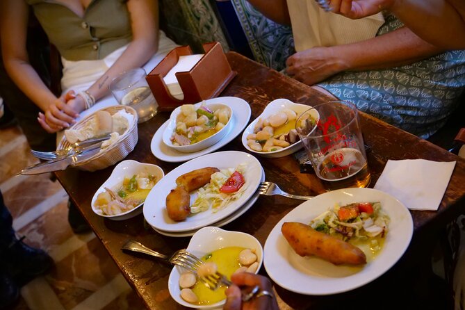 Eating Seville: Tapas, Drinks and Local Flavors Tour - Getting Your Bearings: From Patio de Banderas to the Cathedral View