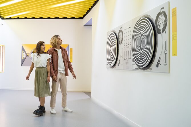 Entrance to the Museum of Illusions Madrid - Price ($18.06) and the value of a short visit