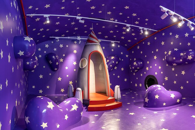 Entrance to the Sweet Space Museum in Madrid - The tour route: how you’ll experience 11 installations