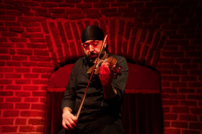 Essential Flamenco: Pure Flamenco Show in the Heart of Madrid - The show experience: How the night usually unfolds