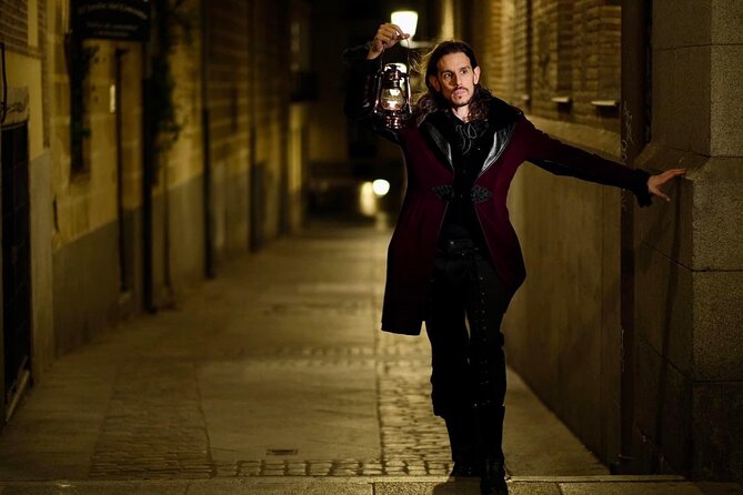 Evening Walking Tour: Spanish Inquisition & Legends of Old Madrid - The costumed guide effect: why this tour feels like theater
