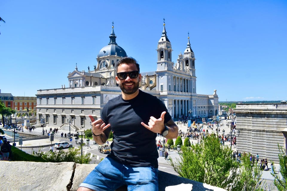 Explore Madrid by bike taking photos with Benja - Retiro Park and Palacio de Cristal: park time that still feels like a highlight tour