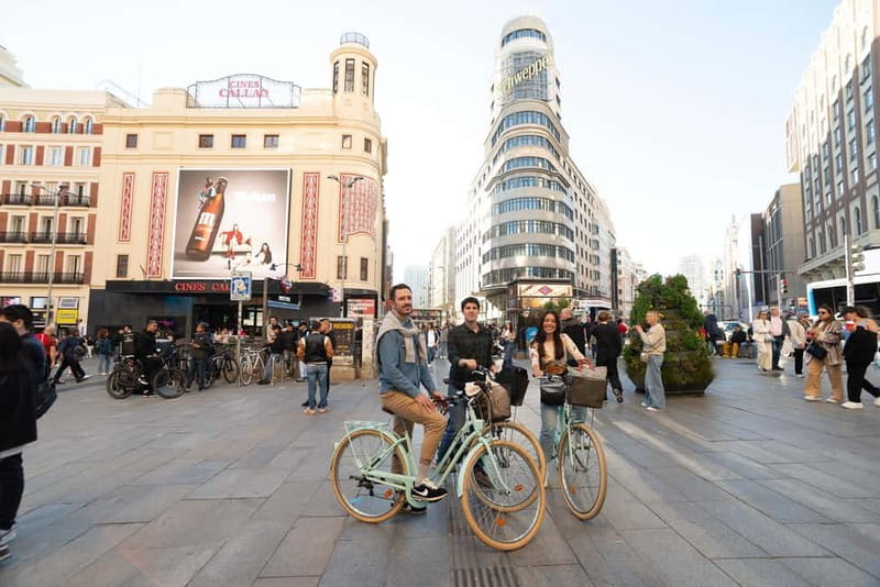 Explore Madrid by bike taking photos with Benja - Prado Museum area and Sol: art-and-life Madrid in one smooth corridor