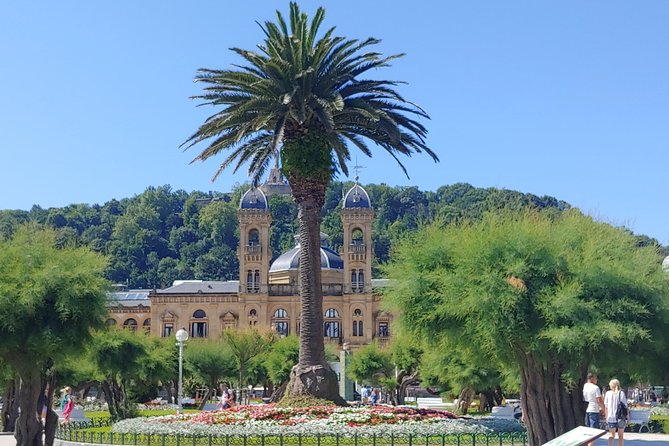 Explore San Sebastián’s History & Taste Its Flavors at Lunch - Parte Vieja pintxos: 5 tastes, 5 drinks, and less decision fatigue