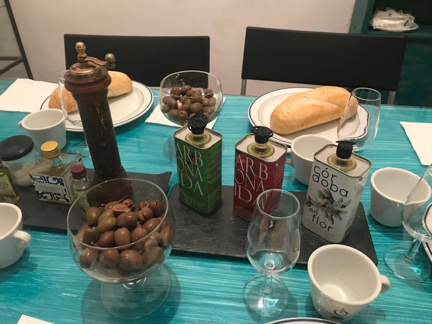 Extra Virgin Olive oil tasting - Desayuno molinero breakfast: pan del vacar and real tasting technique