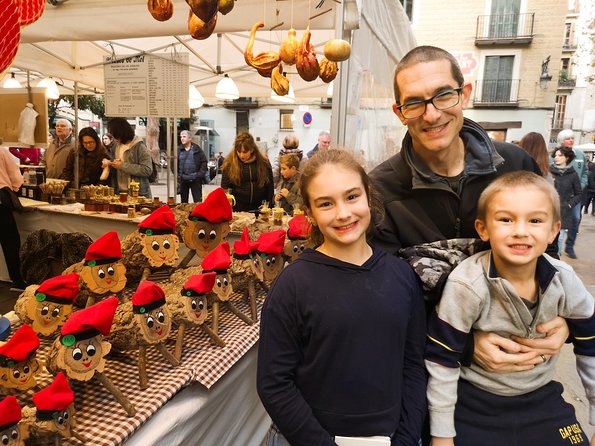 Family Private Tour: Churros, Hot Chocolate & Games in Barcelona - How the Games and Prizes Keep Families Happy