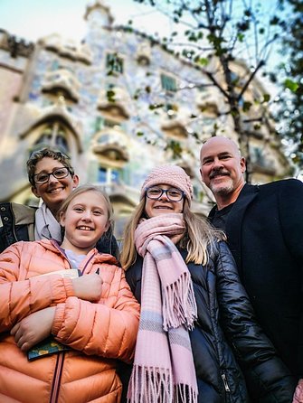 Family Private Tour: Churros, Hot Chocolate & Games in Barcelona - What to Bring (So the 7 km Feels Like Less)