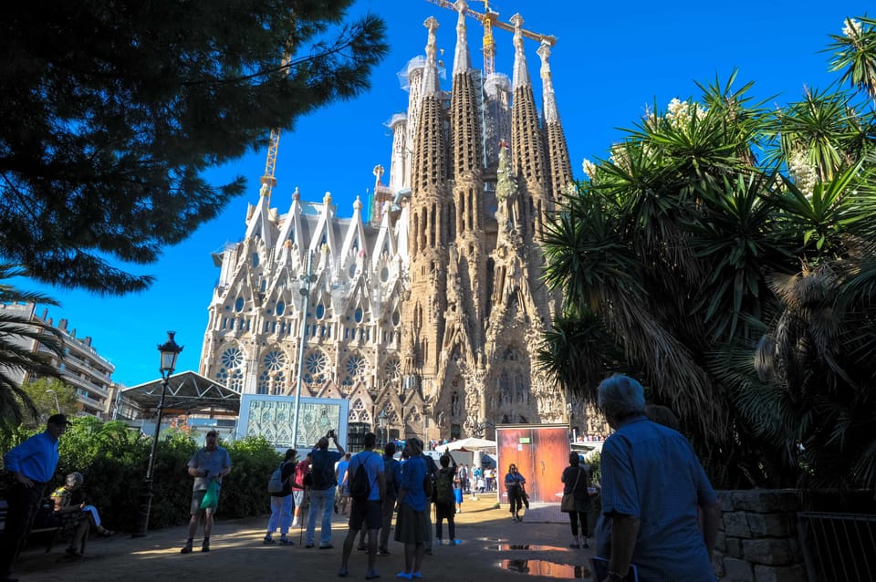 Fast Track: Sagrada Familia & Barcelona Full-Day Tour - What this 8-hour Barcelona tour feels like (and why it works)