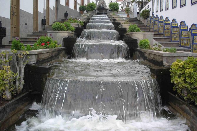 Firgas, Tejeda, Guayadeque - VIP Tour Gran Canaria - Firgas: the fountain-waterfall and tiled benches that map the island