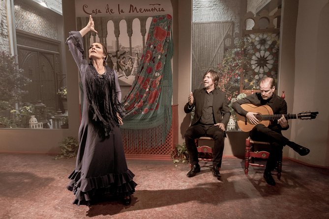 Flamenco Show at Casa de la Memoria Admission Ticket - End of the night: souvenir photos and leaving the theatre