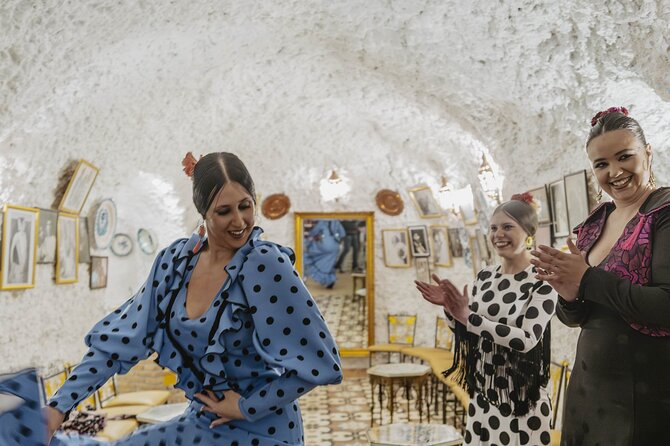 Flamenco show at Cueva Los Amayas, in Sacromonte - English vs Spanish: what to expect for the spoken parts
