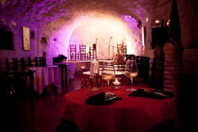 Flamenco Show in a Cave Restaurant in Granada - Your Dinner Choices: 2 Courses vs Tapas-Style Menu (and What That Means)