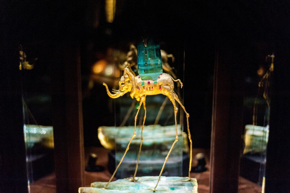From Barcelona: Girona Guided Tour & Dalí Museum in Figueres - Figueres and the Dalí Theatre-Museum: the building is part of the art