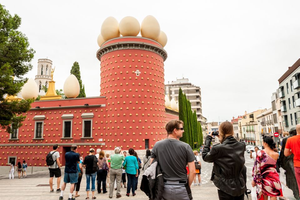From Barcelona: Girona Guided Tour & Dalí Museum in Figueres - The realistic rhythm: what the day feels like on your feet