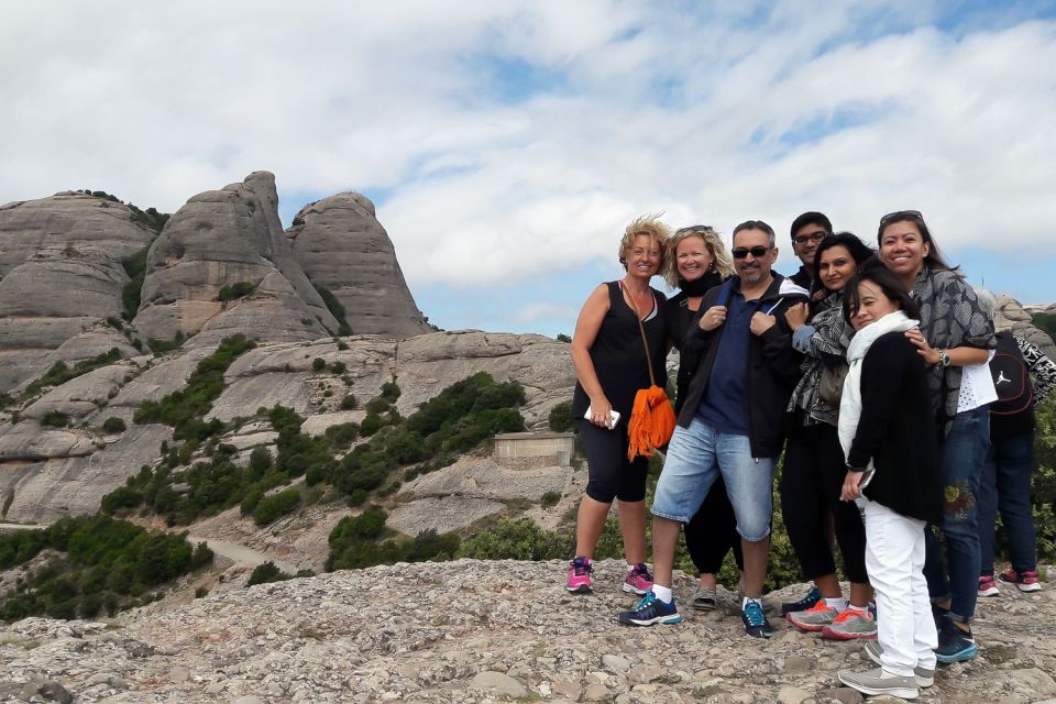 From Barcelona: Montserrat Monastery, Easy Hike, Cable Car - Free time back at Montserrat: how to use your hour well
