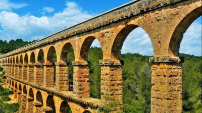 From Barcelona: Tarragona & Sitges Full Day Tour with Pickup - Les Ferreres Aqueduct: the Roman Devil’s Bridge in real size