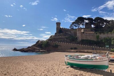 From Barcelona : Tossa de Mar, Coastal Path, Boat and Costa Brava - Stop 1 in Barcelona: Breakfast time before the coastline