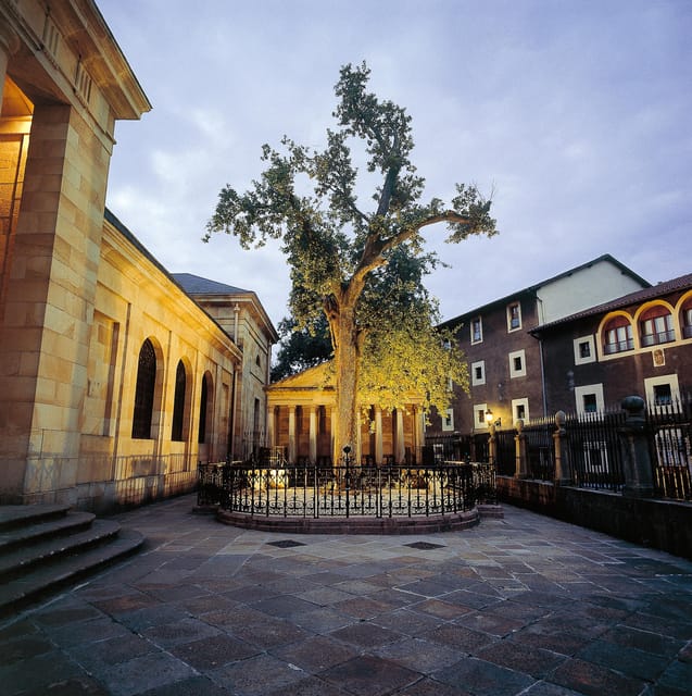From Bilbao: Gaztelugatxe, Bermeo and Gernika Day Trip - Gernika: Casa de Juntas and the Tree of Guernika