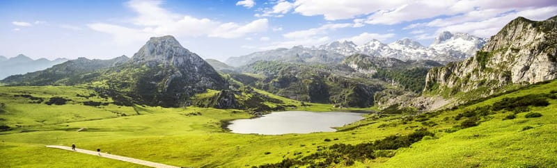 From Cangas de Onis: Covadonga Lakes Guided Day Trip - Riding into the Cantabrian Mountains: the scenery before the stops