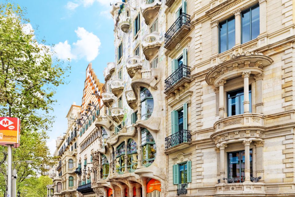 From Costa Brava: Barcelona and Antoni Gaudí's Work Bus Tour - Getting to Barcelona: the 9:30 AM start and what it means for your day