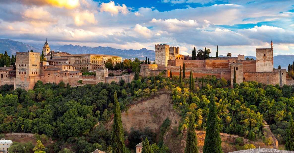 From Costa del Sol: Granada, Alhambra + Nasrid Palaces Tour - The Granada break: lunch and walking in the historic center