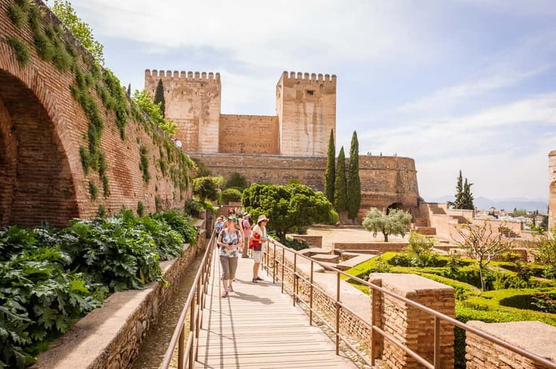 From Costa del Sol: Granada Full-Day Tour - Choosing your pace: guided, audio-guided, or Granada on your own