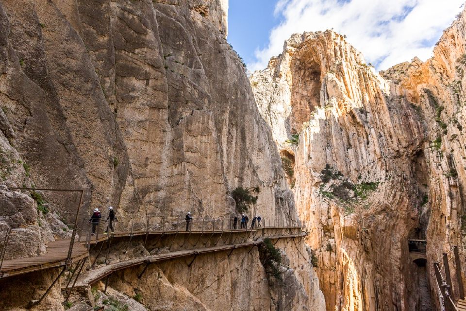From Costa del Sol & Malaga: Caminito del Rey Guided Tour - Walking the boardwalk at 100 meters up: how the experience works