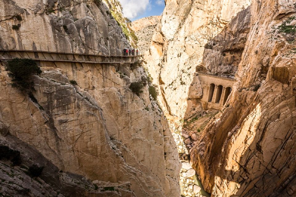 From Costa del Sol & Malaga: Caminito del Rey Guided Tour - Toilets, queues, and the coach return: the practical friction points