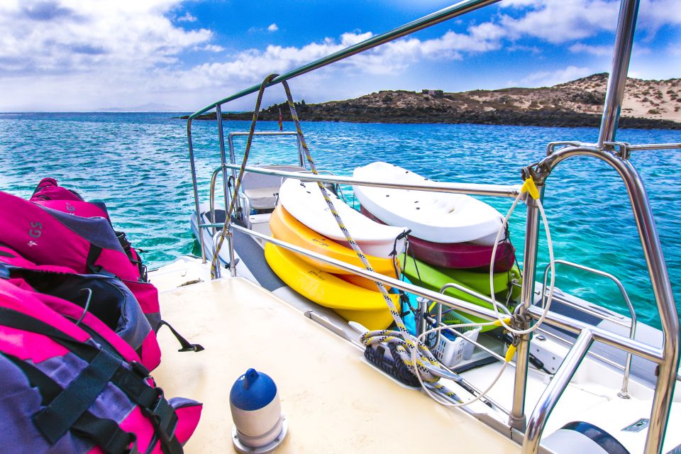 From Lanzarote: Sailing Day Trip Around La Graciosa - Cruising the south coast and making Francesa Beach the center