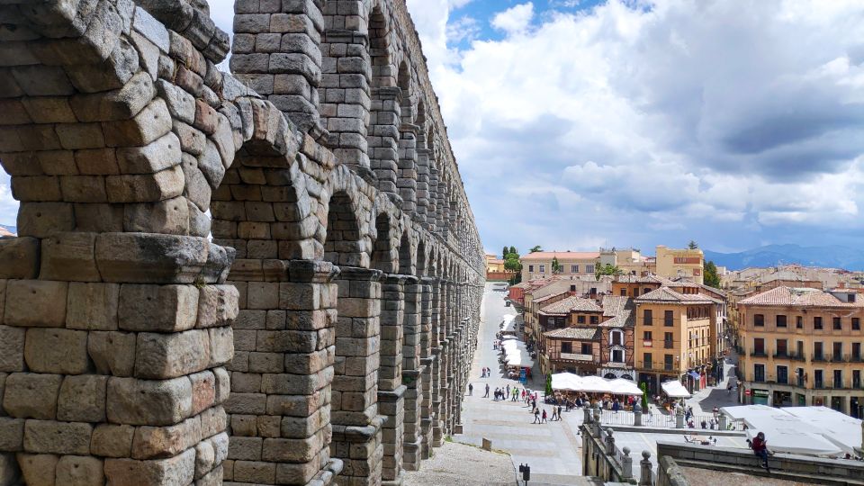 From Madrid: Avila and Segovia Full-Day Tour - Segovia squares you’ll walk through (without getting lost)